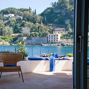 https://la-prua.taorminaitalyhotels.com